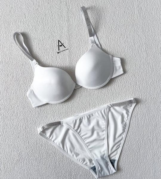 Code 1012 Shezaib High Quality New Style Wired Rhinestone Straps Back Hook Adjustable Straps Bra & Panty Set